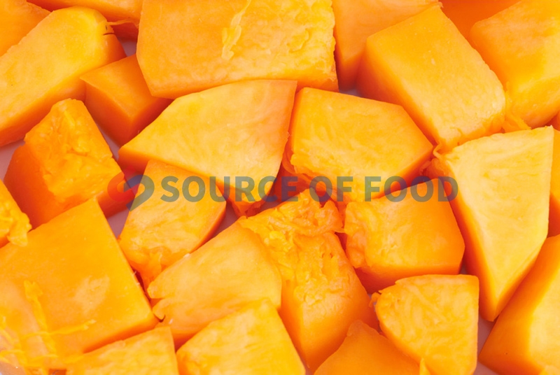 Pumpkin slicer machine slices the material with the sharp face of the cutter,the slicing effect is good. 