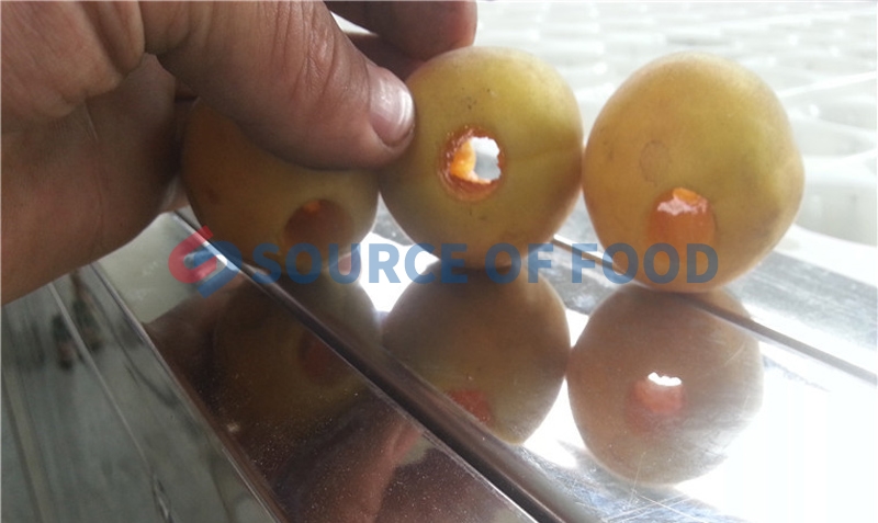 Our apricot pitting machine can effectively remove the apricot kernel.